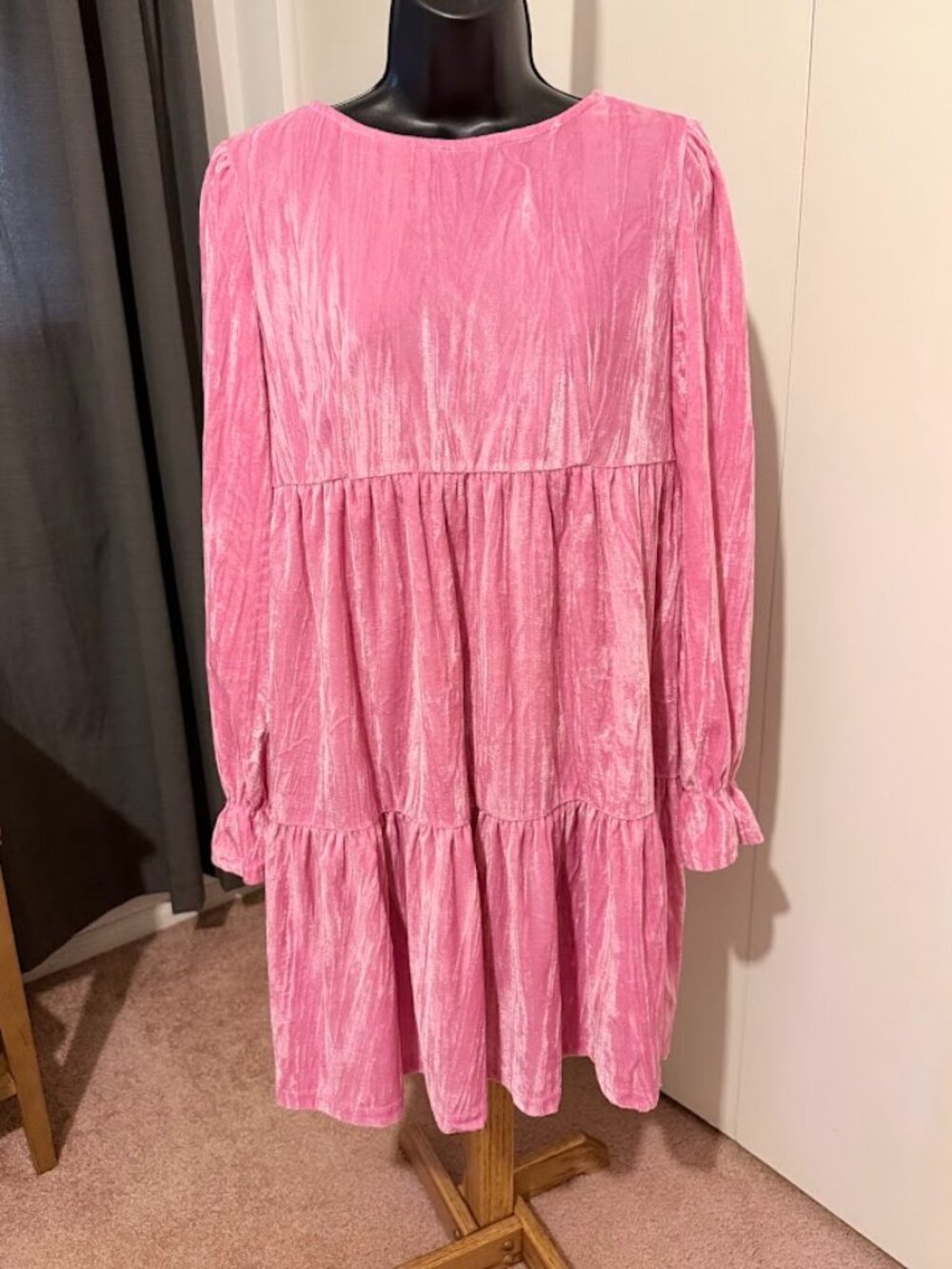 Wmn's pink velvety dress